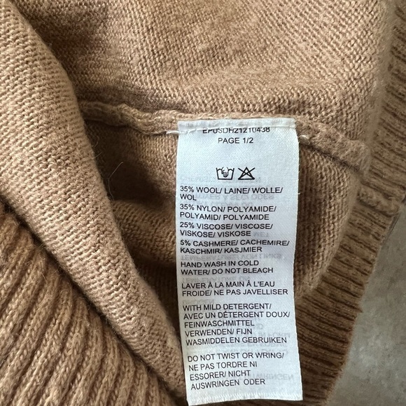 saks Fifth Ave Women’s “Ciao” Cashmere Sweater Size Medium - Picture 7 of 7